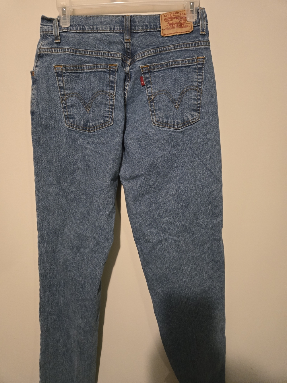 Levi's Slim Straight Women's Blue Denim Jeans Size 6L - Picture 4 of 6